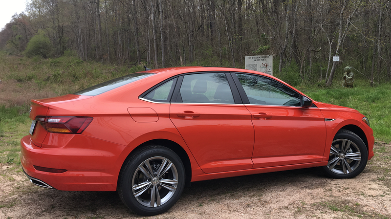 Illustration for article titled The 2019 VW Jetta Seems Pretty Good And Still Comes With A Stick